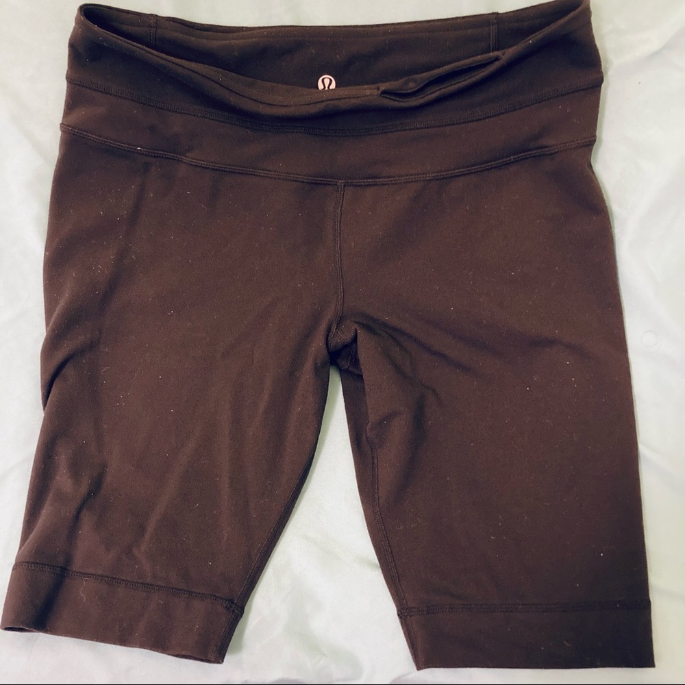 Black Lululemon reversible bike shorts